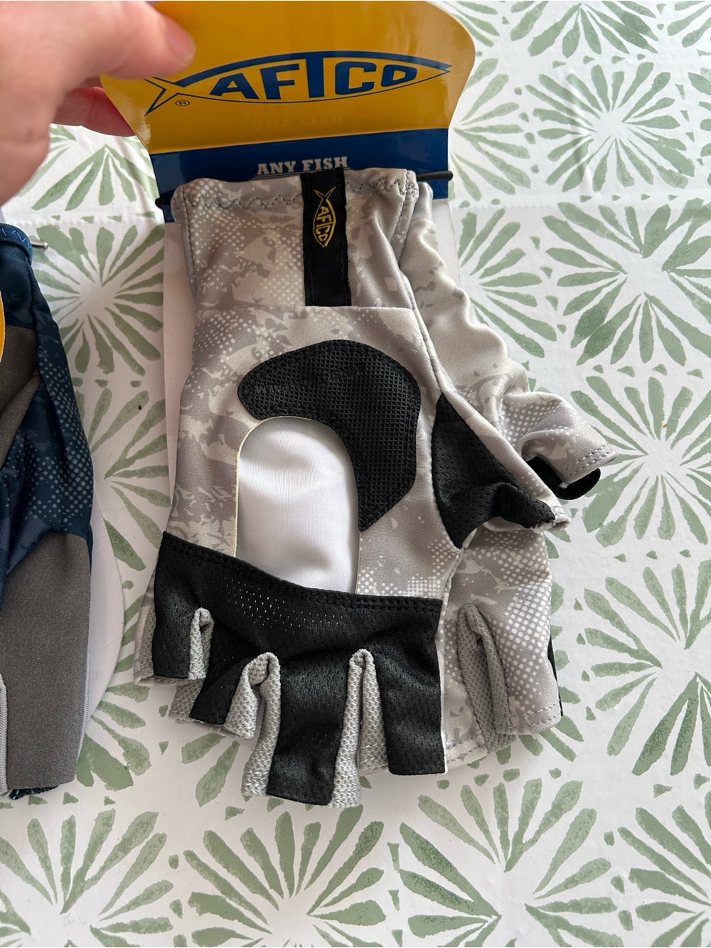AFTCO Fingerless Sun Gloves in Navy and Gray set of 2 Solblok and Solago - Picture 4 of 9